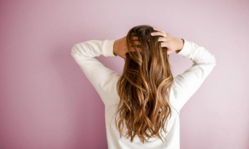 头发越洗越油，如何正确护理油性头发？